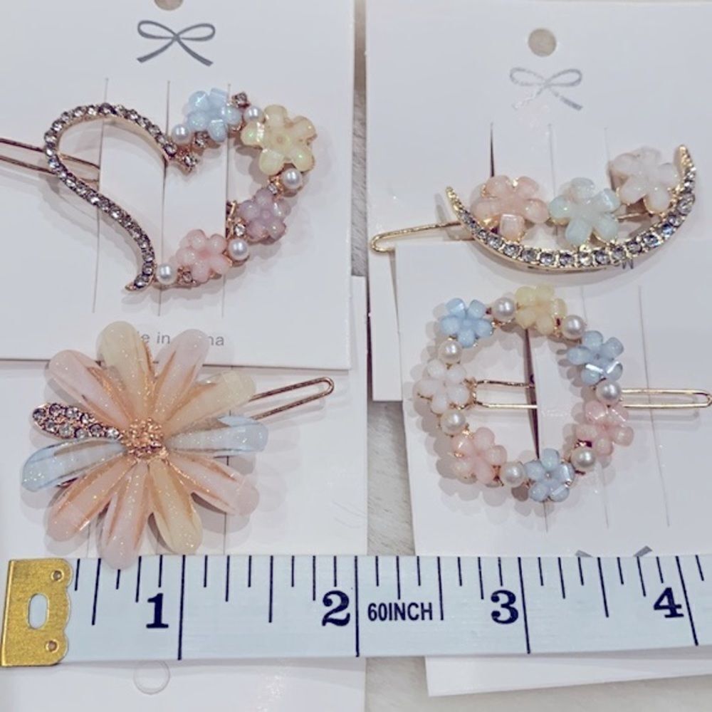 Set of 4 Hair Clips - Picture 3 of 3